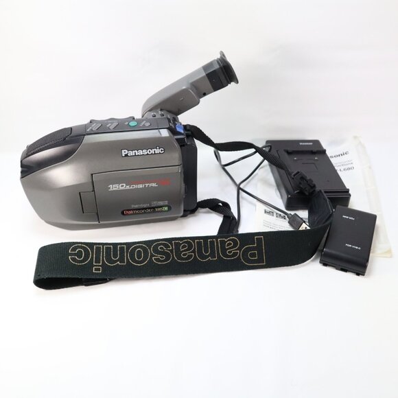 Panasonic PV-L580D Compact VHS/VHS-C Palmcorder 150x Digital Camcorder Tested - Picture 1 of 9